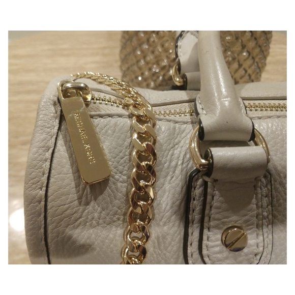 Authentic! MICHAEL KORS CROSSBODY BAG - Picture 4 of 9